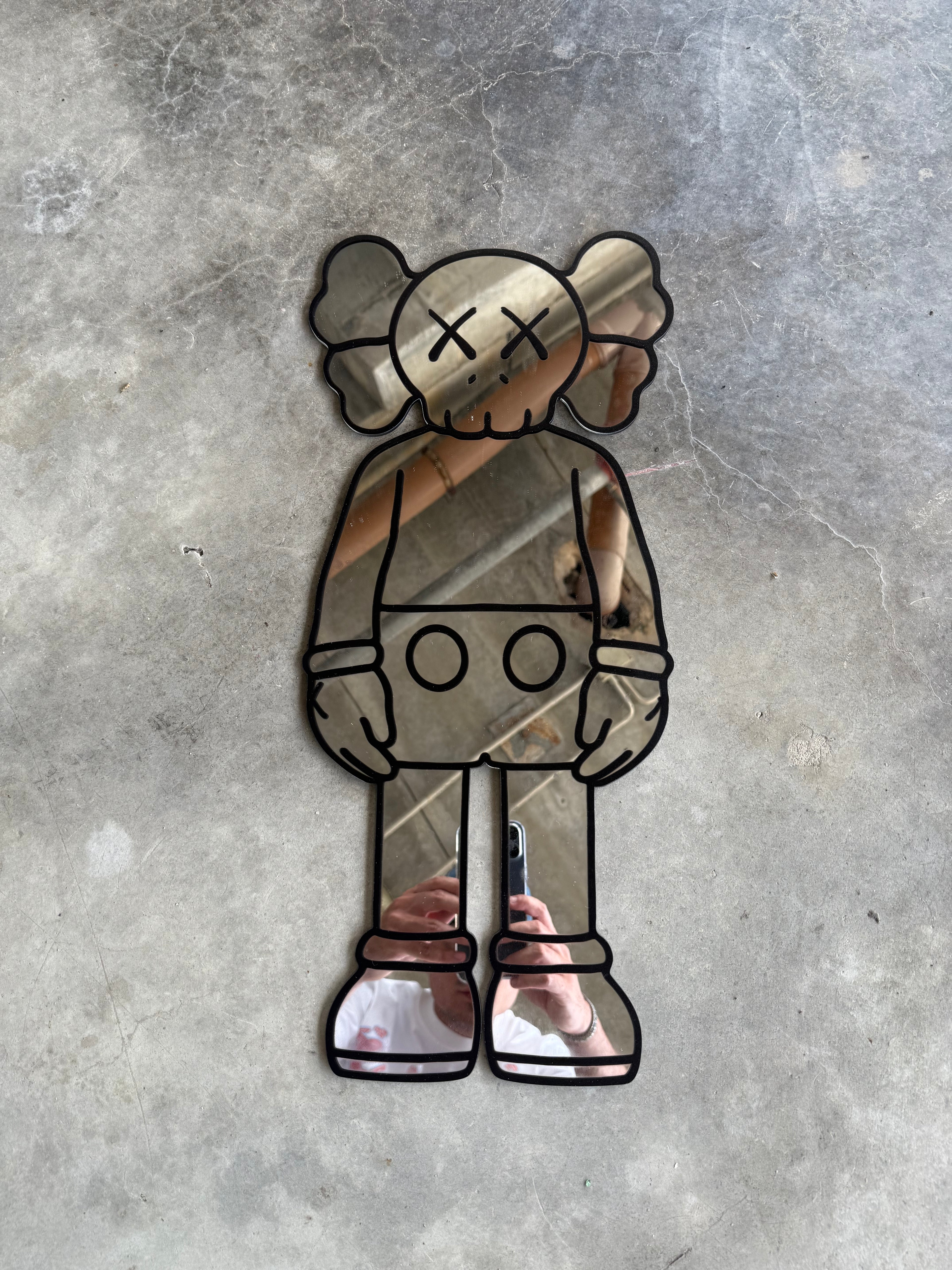 SPECCHIO KAWS COMPANION